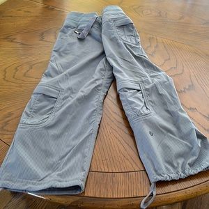 LULULEMON Dance Studio Mid Rise Crop grey in Size 2